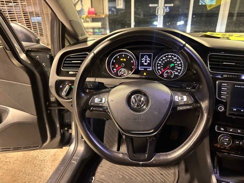 Used 2017 Volkswagen Golf SEL image 20