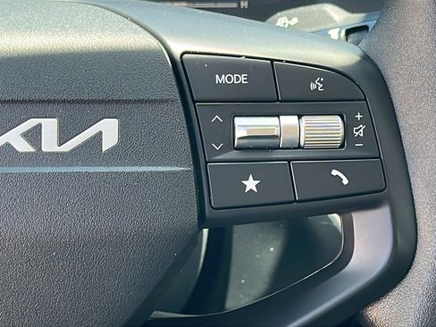 Used 2025 Kia K4 FWD image 18