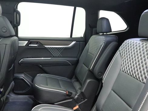 Used 2025 GMC Acadia Denali w/ Super Cruise Package image 25