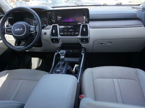 Used 2023 Kia Sorento EX w/ Panoramic Sunroof Package FWD image 6