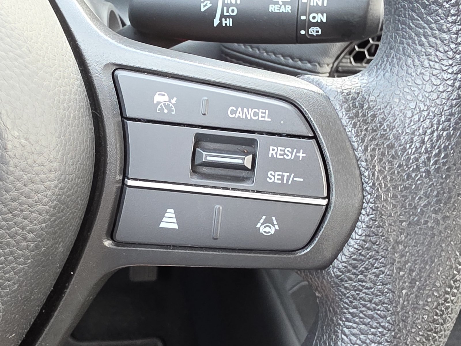 Used 2025 Honda HR-V LX image 18