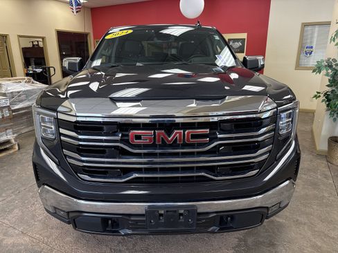 Used 2024 GMC Sierra 1500 SLT AWD/4WD image 3