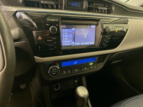 Used 2015 Toyota Corolla LE FWD image 25