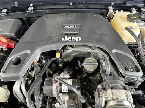 Used 2021 Jeep Wrangler Unlimited Sport AWD/4WD image 27