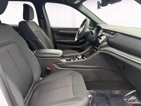 Used 2025 Jeep Grand Cherokee L Laredo w/ Luxury Tech Group I image 15