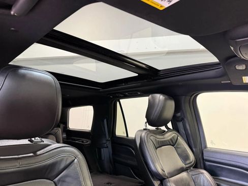 Used 2018 Lincoln Navigator Select image 30