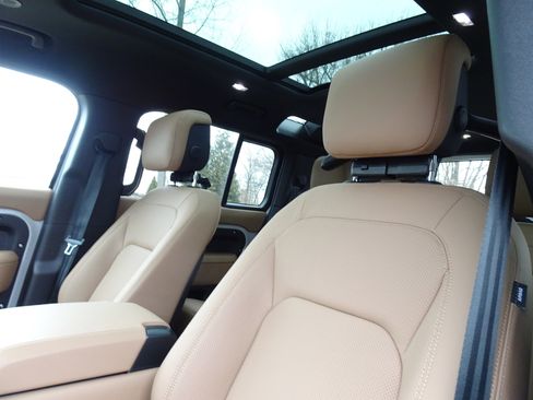 New 2026 Land Rover Defender 110 X-Dynamic SE image 16