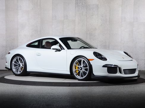 Used 2016 Porsche 911 R image 2