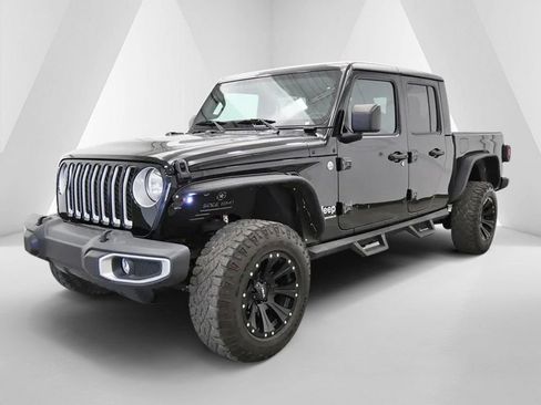 Used 2023 Jeep Gladiator Overland AWD/4WD image 3