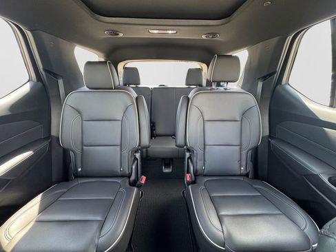 Used 2023 Chevrolet Traverse Premier AWD/4WD image 16