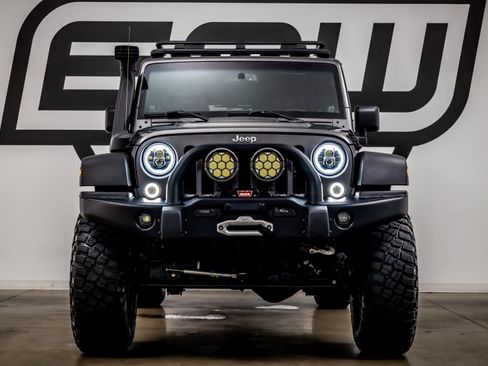 Used 2014 Jeep Wrangler Unlimited Rubicon w/ Max Tow Package AWD/4WD image 4