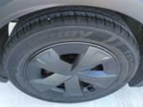 Used 2024 Toyota Prius LE image 3