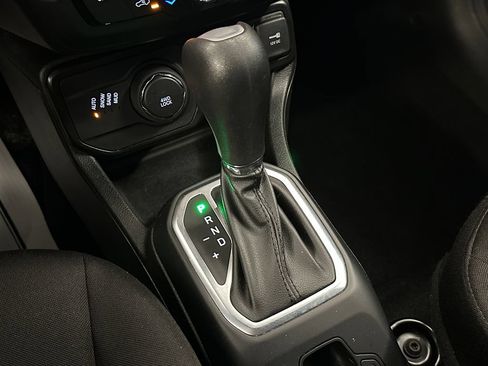 Used 2020 Jeep Renegade Latitude w/ Cold Weather Group AWD/4WD image 15
