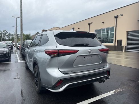 Used 2023 Toyota Highlander XSE image 3