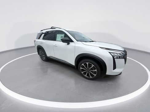 New 2026 Nissan Pathfinder Platinum AWD/4WD image 2