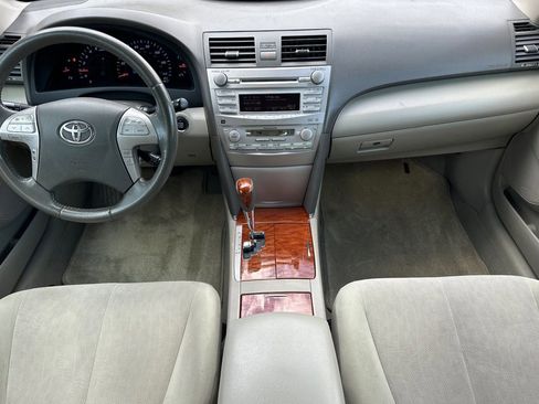 Used 2011 Toyota Camry XLE FWD image 14