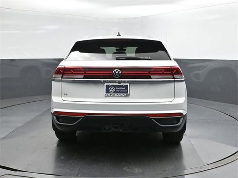 Certified 2024 Volkswagen Atlas Cross Sport SE image 8