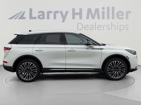 Used 2022 Lincoln Corsair Reserve FWD image 6