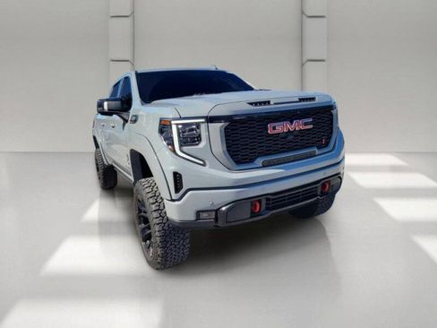 Used 2025 GMC Sierra 1500 AT4 w/ AT4 Premium Package AWD/4WD image 3