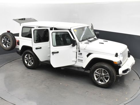 Used 2020 Jeep Wrangler Unlimited Sahara image 34