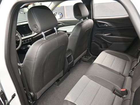 Used 2025 Chevrolet Trax LT w/ LT Convenience Package image 35