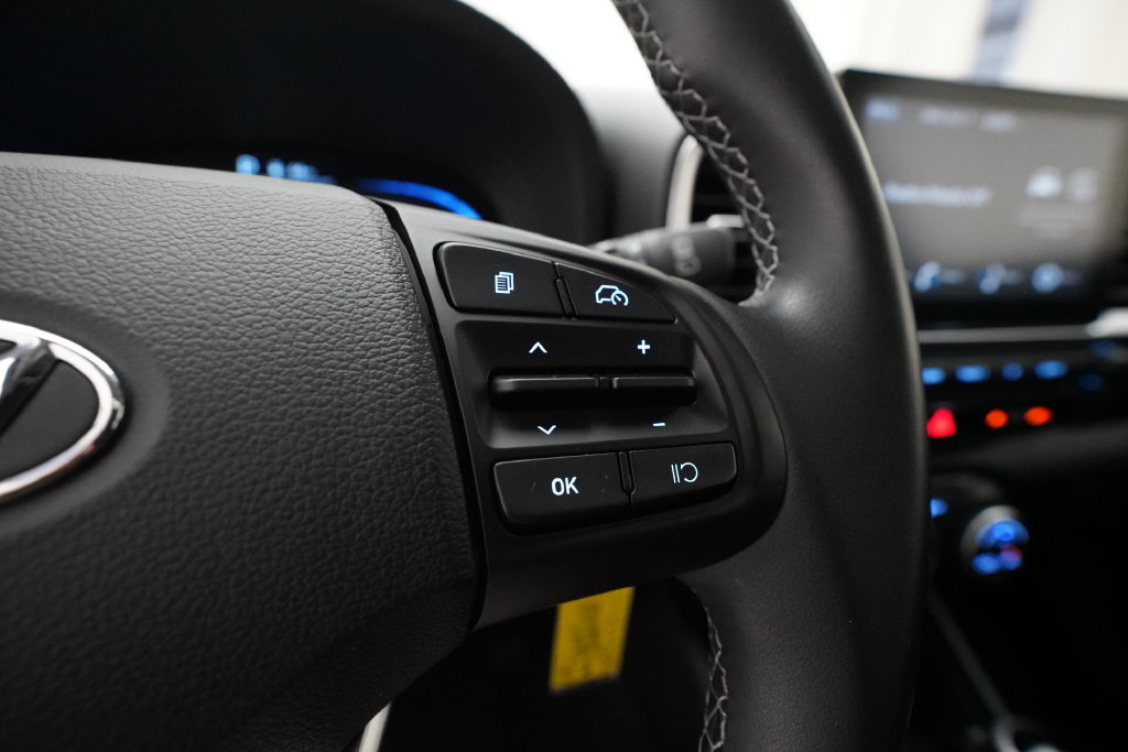 Used 2023 Hyundai Venue SEL FWD image 18