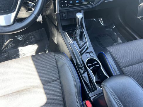 Used 2019 Toyota Corolla SE FWD image 21