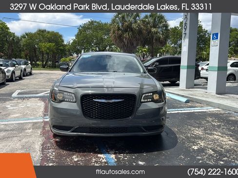 Used 2019 Chrysler 300 Touring w/ Sport Appearance Package RWD image 5