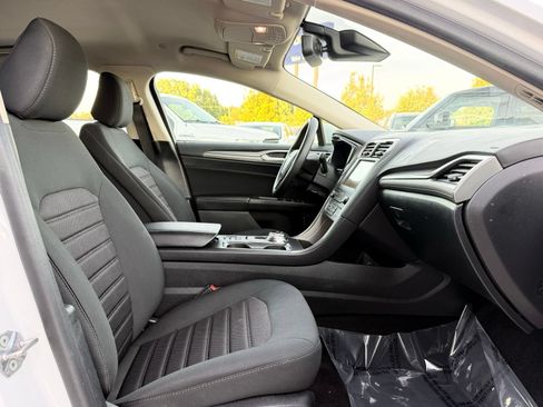 Used 2020 Ford Fusion SE FWD image 20