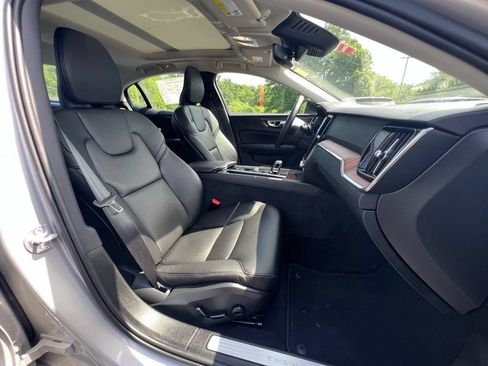 Certified 2025 Volvo S60 B5 Plus AWD/4WD image 27