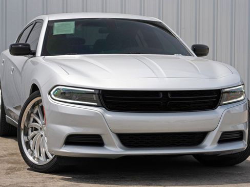 Used 2023 Dodge Charger SXT RWD image 2