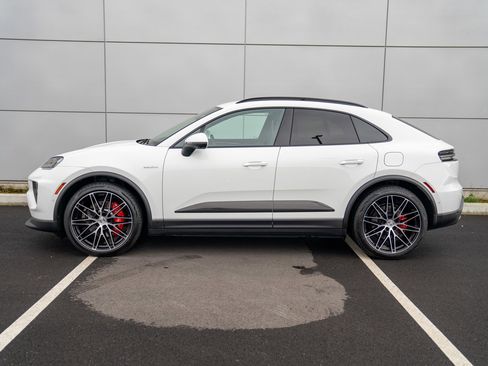 New 2026 Porsche Macan 4S Electric AWD/4WD image 2