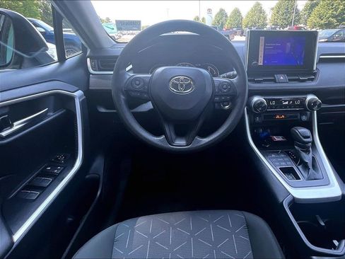 Used 2025 Toyota RAV4 XLE AWD/4WD image 17