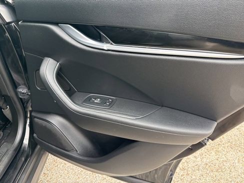 Used 2018 Maserati Levante image 30