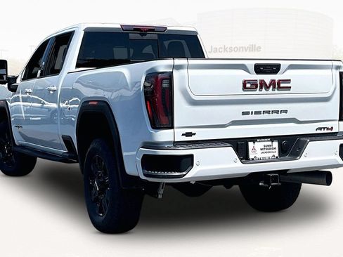 Used 2025 GMC Sierra 2500 AT4 w/ AT4 Premium Plus Package AWD/4WD image 4