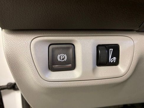 Used 2021 GMC Acadia SLT w/ Preferred Package image 17