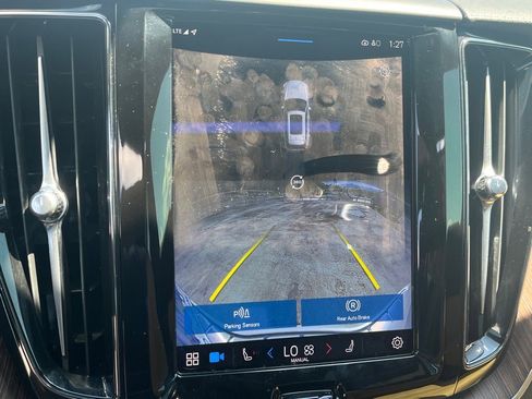 Used 2022 Volvo XC60 B6 Inscription w/ Advanced Package image 10