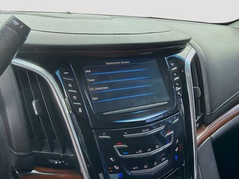 Used 2018 Cadillac Escalade Premium Luxury image 10