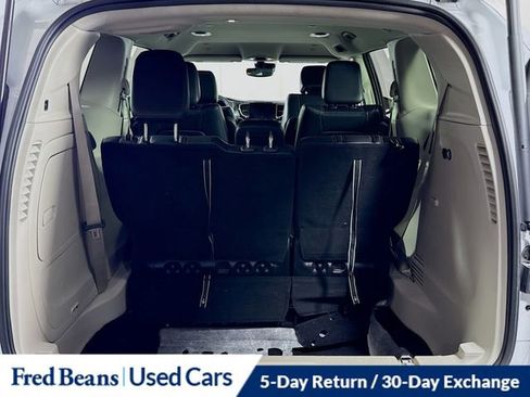 Used 2024 Chrysler Pacifica Limited FWD image 33