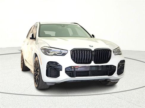 Used 2022 BMW X5 M50i image 2