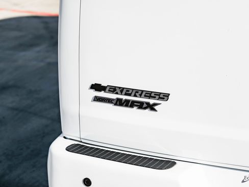 Used 2023 Chevrolet Express 2500 image 30
