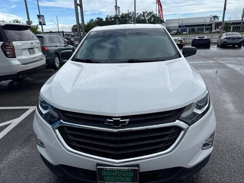 Used 2021 Chevrolet Equinox LS w/ LS Convenience Package FWD image 2