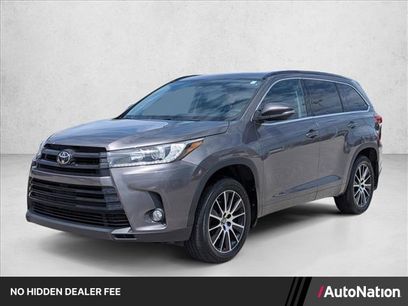 Used 2017 Toyota Highlander SE w/ Carpet Mat Package