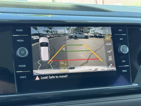 Used 2022 Volkswagen Taos SEL w/ Panoramic Sunroof Package image 26