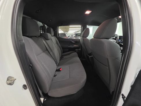 Used 2018 Toyota Tacoma TRD Sport w/ Technology Package AWD/4WD image 25