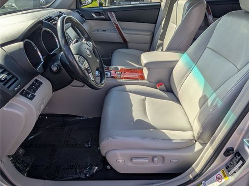 Used 2012 Toyota Highlander Limited w/ Tow Pkg AWD/4WD image 18