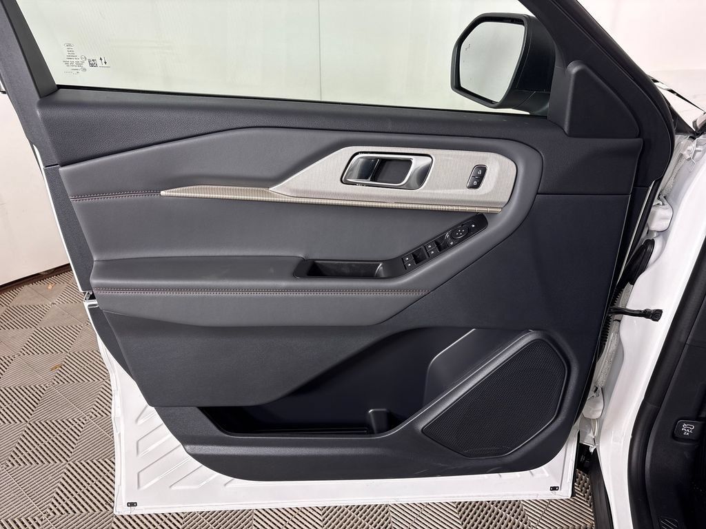 New 2027 Ford Explorer Active w/ Active Comfort Package RWD image 17