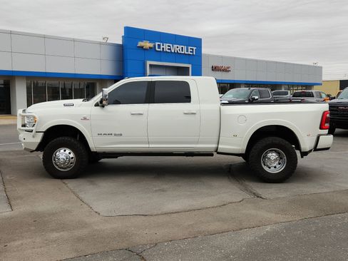 Used 2022 RAM 3500 Limited image 2