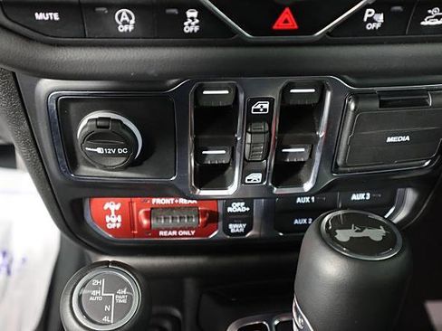 Used 2024 Jeep Wrangler Unlimited Rubicon image 37