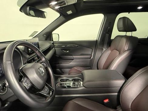 Used 2025 Honda Pilot Black Edition image 28